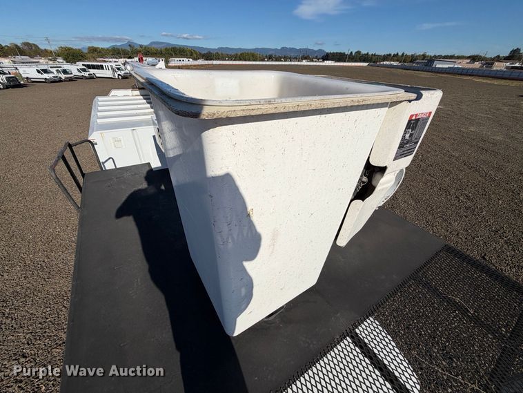 image for item YA5091 2015 Ford F750 Super Duty forestry bucket truck
