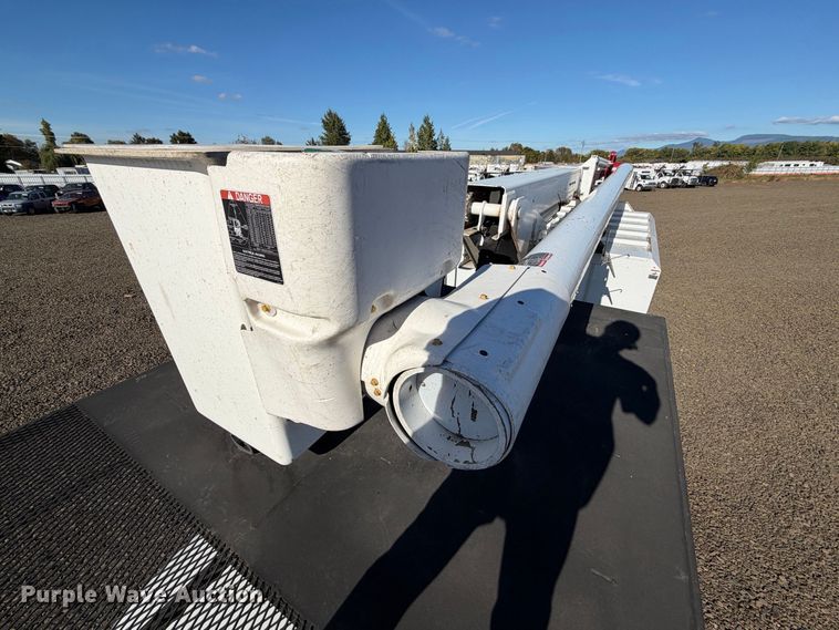image for item YA5091 2015 Ford F750 Super Duty forestry bucket truck