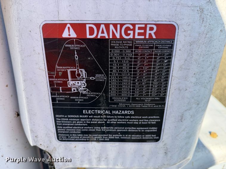 image for item YA5091 2015 Ford F750 Super Duty forestry bucket truck