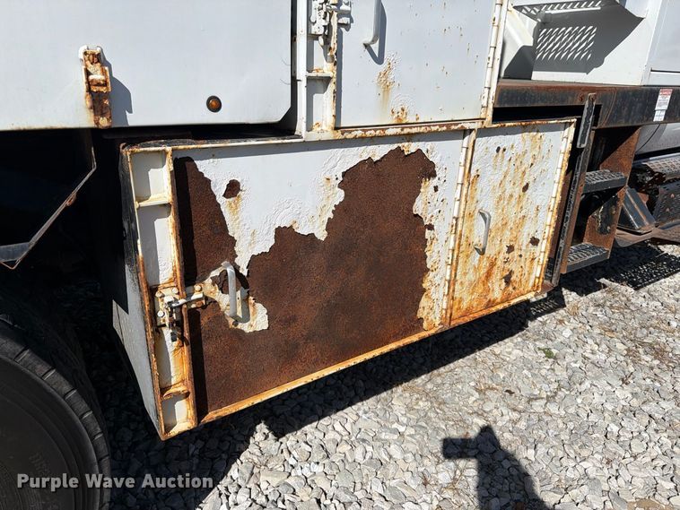 image for item YA5228 2015 Ford F750 Super Duty forestry bucket truck