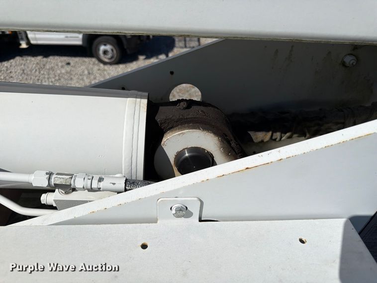 image for item YA5228 2015 Ford F750 Super Duty forestry bucket truck