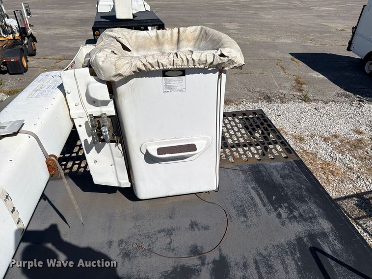 image for item YA5228 2015 Ford F750 Super Duty forestry bucket truck