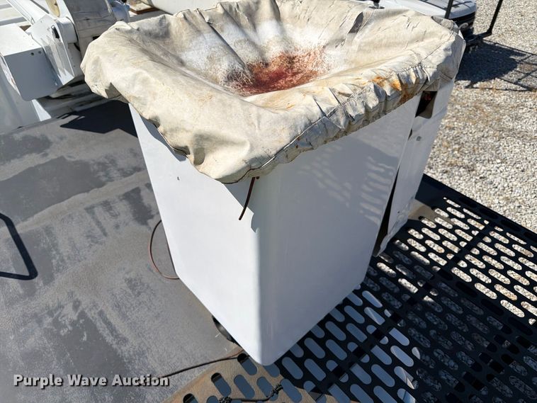 image for item YA5228 2015 Ford F750 Super Duty forestry bucket truck