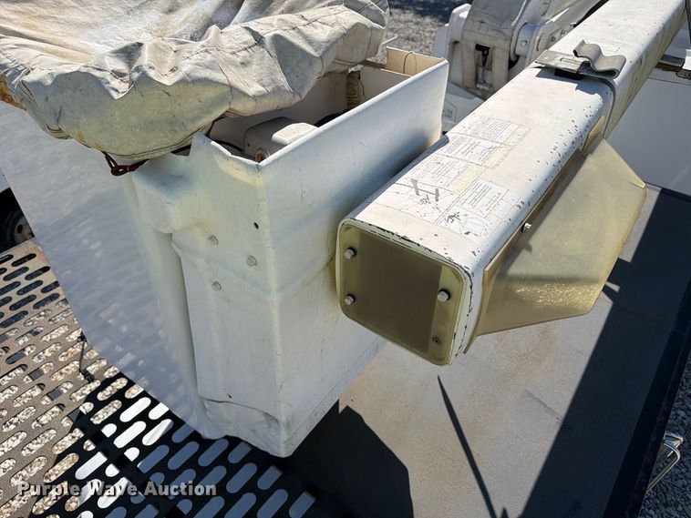 image for item YA5228 2015 Ford F750 Super Duty forestry bucket truck