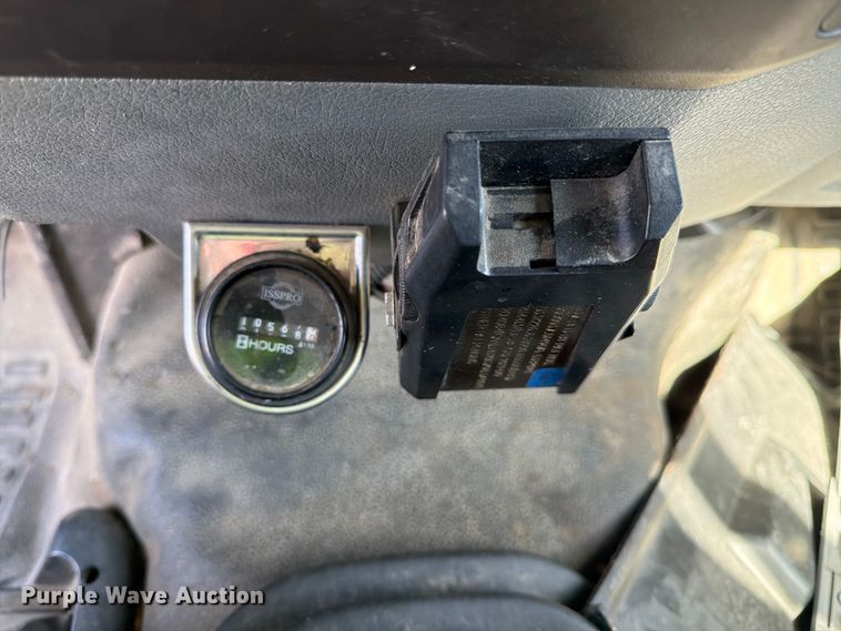 image for item YA5228 2015 Ford F750 Super Duty forestry bucket truck