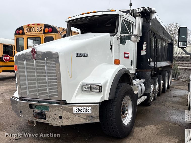 2015 Kenworth T800 dump truck