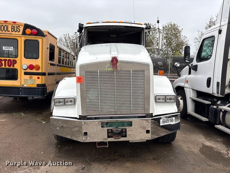 image for item YA5240 2015 Kenworth T800 dump truck