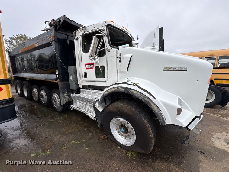 image for item YA5240 2015 Kenworth T800 dump truck