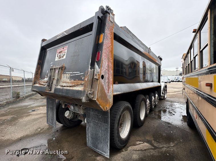 image for item YA5240 2015 Kenworth T800 dump truck