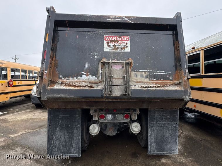 image for item YA5240 2015 Kenworth T800 dump truck