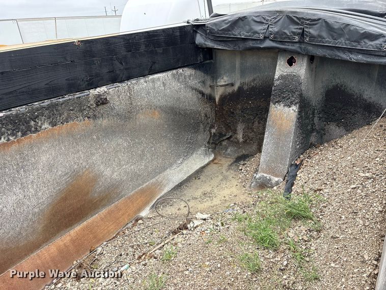 image for item YA5240 2015 Kenworth T800 dump truck
