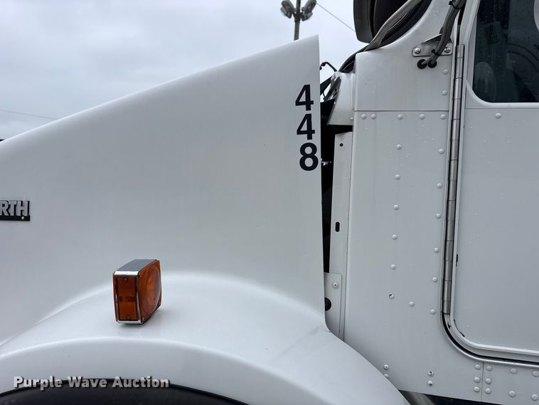 image for item YA5240 2015 Kenworth T800 dump truck