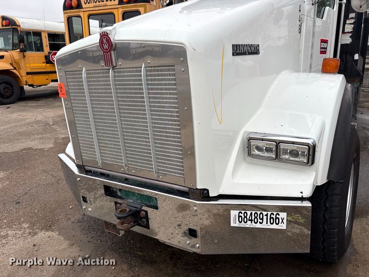 image for item YA5240 2015 Kenworth T800 dump truck