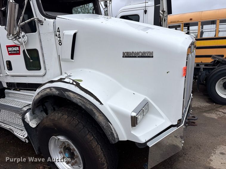 image for item YA5240 2015 Kenworth T800 dump truck