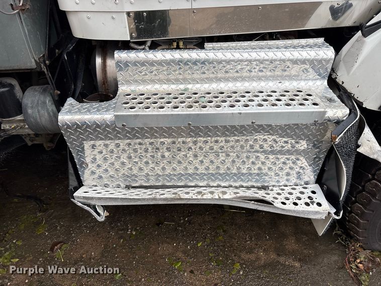 image for item YA5240 2015 Kenworth T800 dump truck