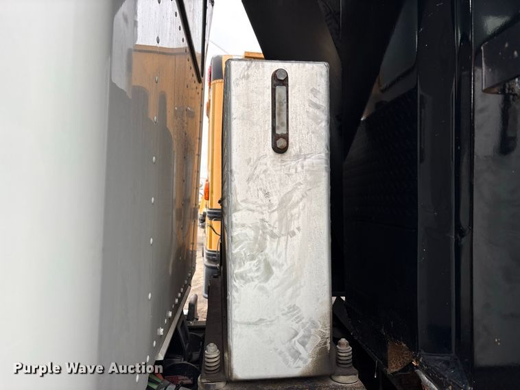 image for item YA5240 2015 Kenworth T800 dump truck