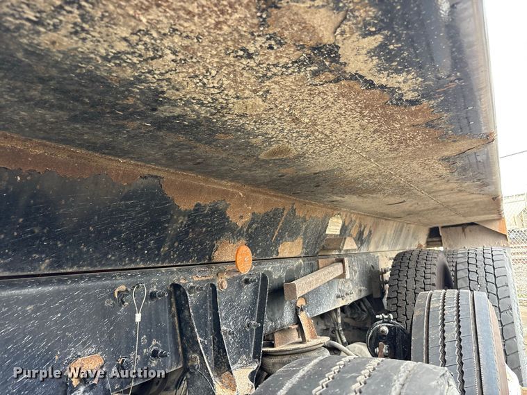 image for item YA5240 2015 Kenworth T800 dump truck