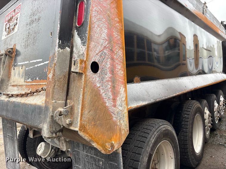 image for item YA5240 2015 Kenworth T800 dump truck