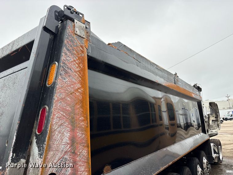 image for item YA5240 2015 Kenworth T800 dump truck
