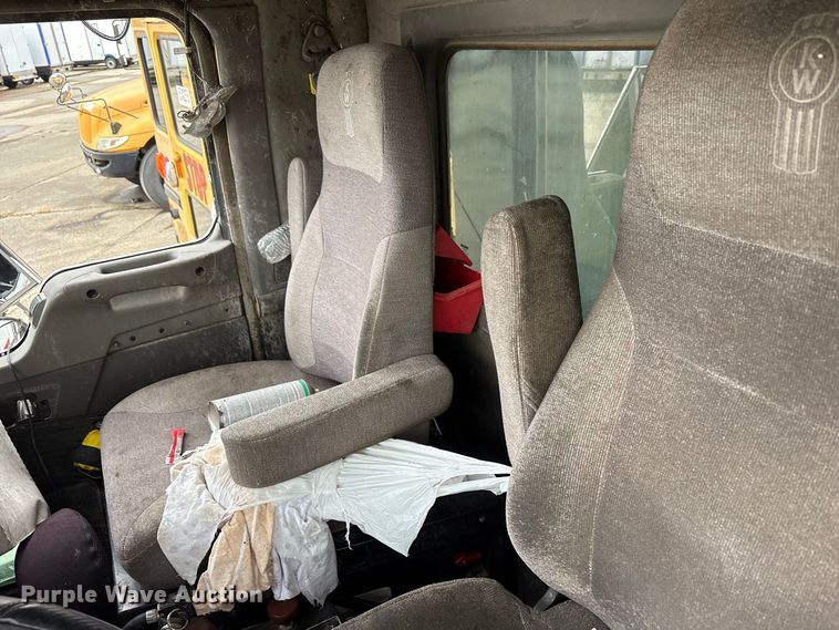 image for item YA5240 2015 Kenworth T800 dump truck