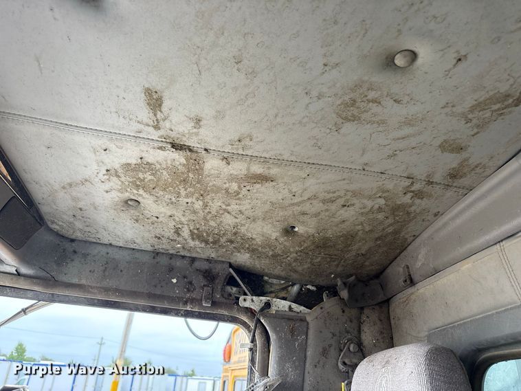image for item YA5240 2015 Kenworth T800 dump truck