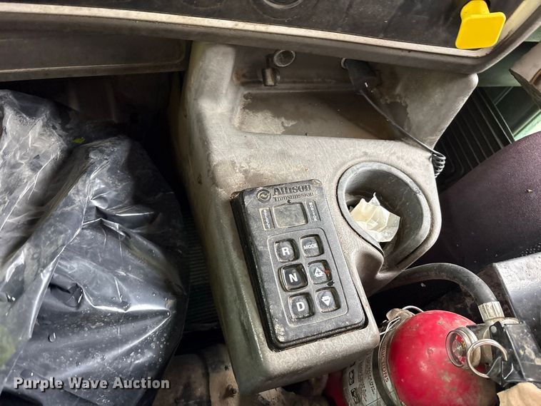 image for item YA5240 2015 Kenworth T800 dump truck