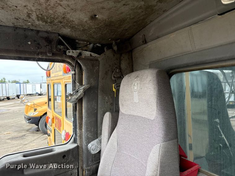 image for item YA5240 2015 Kenworth T800 dump truck