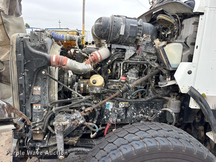 image for item YA5240 2015 Kenworth T800 dump truck