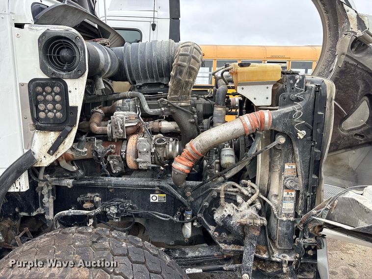 image for item YA5240 2015 Kenworth T800 dump truck