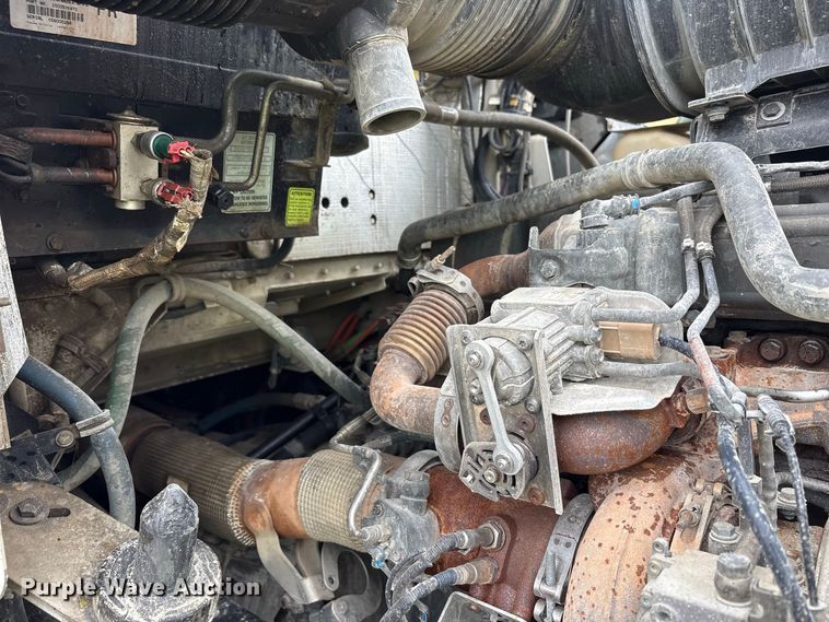 image for item YA5240 2015 Kenworth T800 dump truck