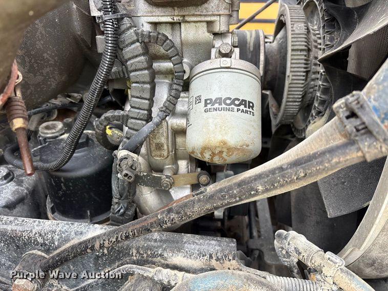 image for item YA5240 2015 Kenworth T800 dump truck