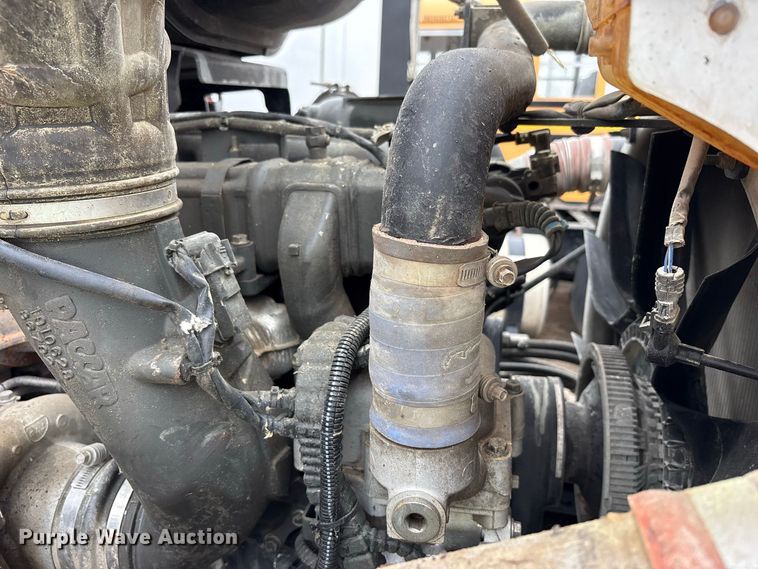 image for item YA5240 2015 Kenworth T800 dump truck