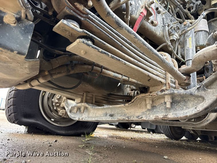 image for item YA5240 2015 Kenworth T800 dump truck