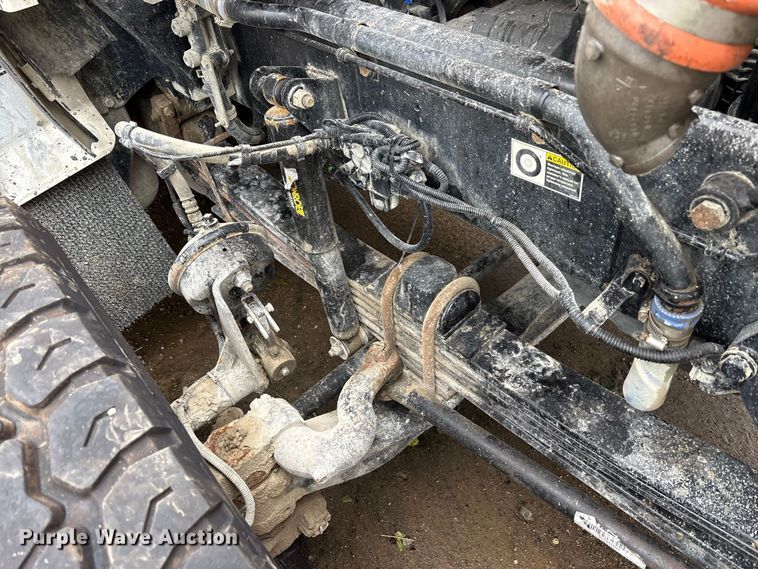 image for item YA5240 2015 Kenworth T800 dump truck