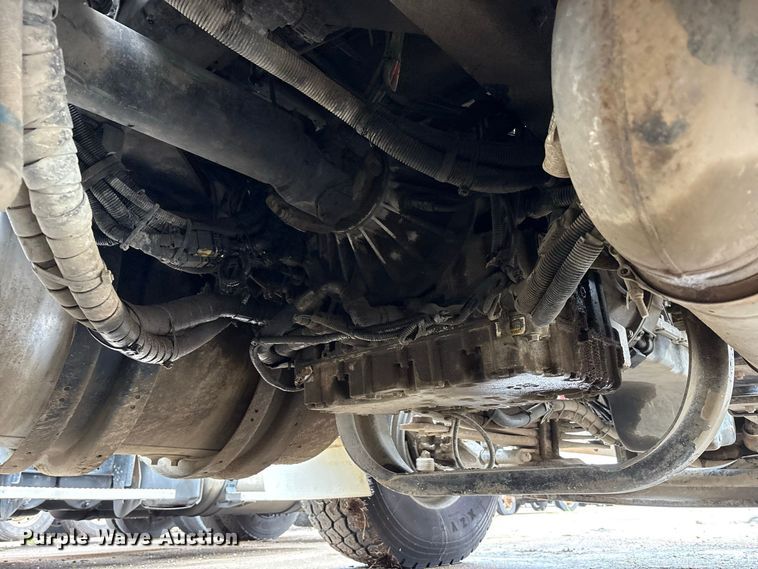 image for item YA5240 2015 Kenworth T800 dump truck