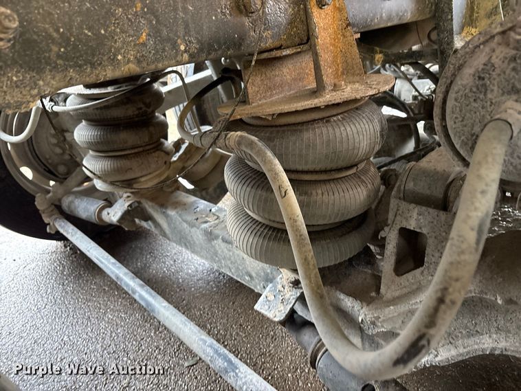 image for item YA5240 2015 Kenworth T800 dump truck