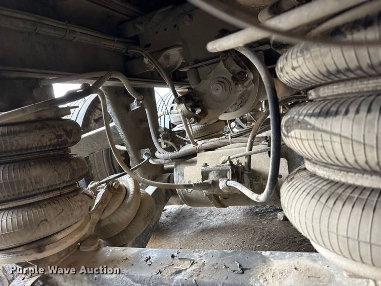 image for item YA5240 2015 Kenworth T800 dump truck