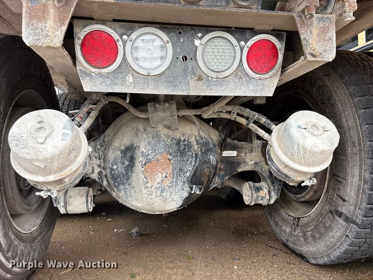 image for item YA5240 2015 Kenworth T800 dump truck