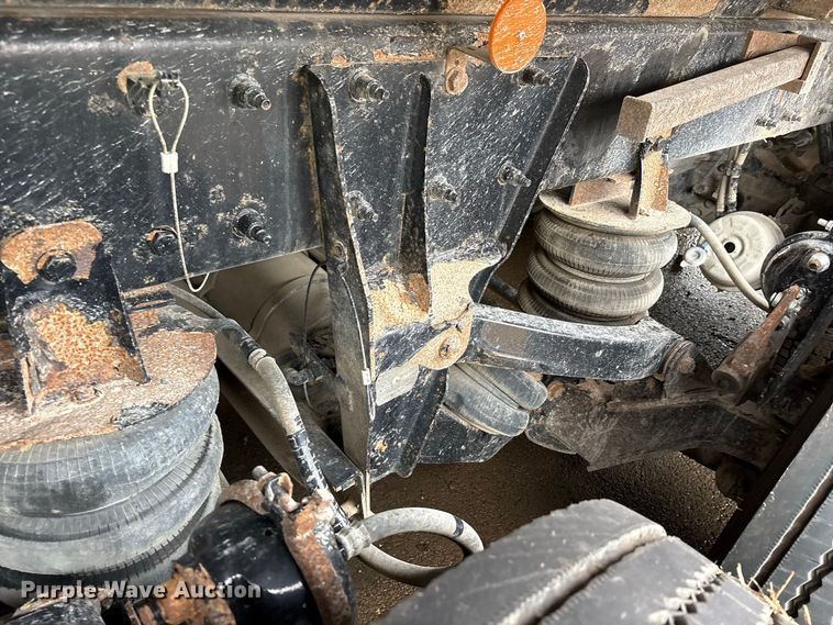 image for item YA5240 2015 Kenworth T800 dump truck