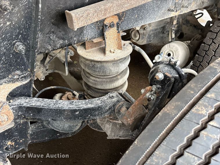 image for item YA5240 2015 Kenworth T800 dump truck