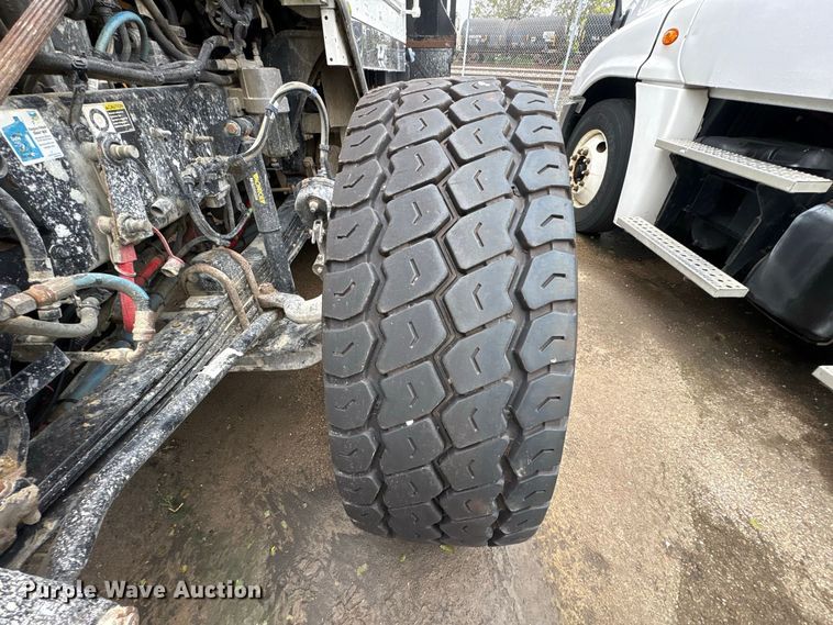 image for item YA5240 2015 Kenworth T800 dump truck
