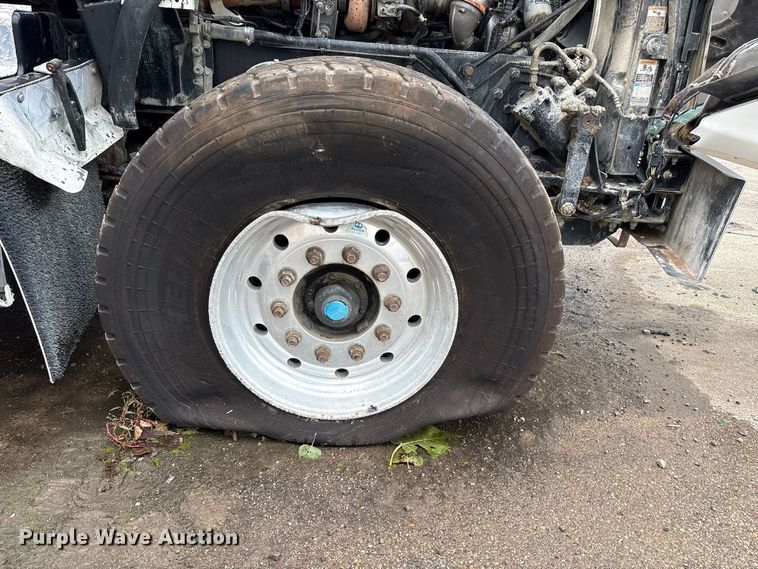 image for item YA5240 2015 Kenworth T800 dump truck