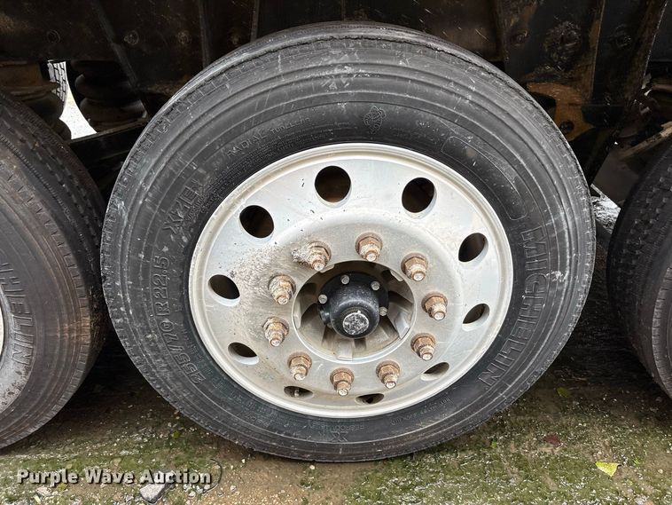 image for item YA5240 2015 Kenworth T800 dump truck
