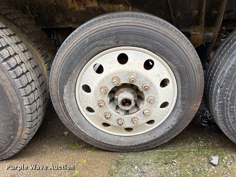 image for item YA5240 2015 Kenworth T800 dump truck