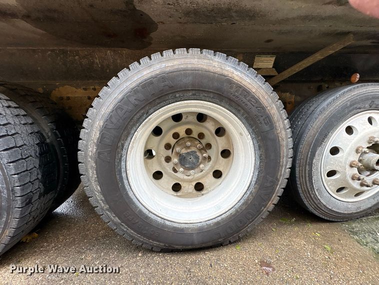 image for item YA5240 2015 Kenworth T800 dump truck