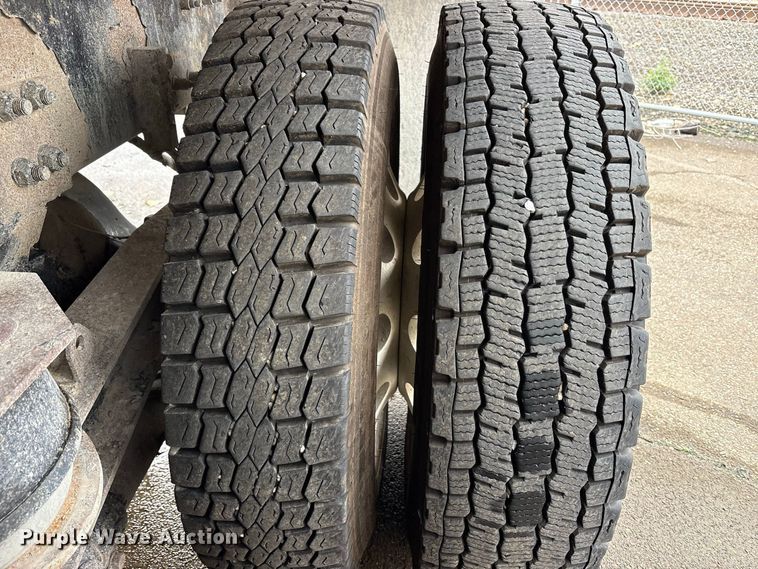 image for item YA5240 2015 Kenworth T800 dump truck
