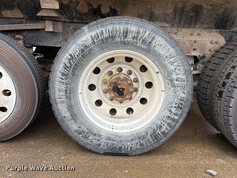 image for item YA5240 2015 Kenworth T800 dump truck
