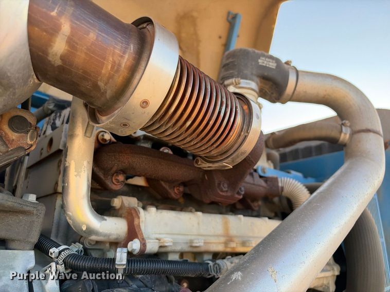 image for item YA5281 2016 Genie S-40 boom lift