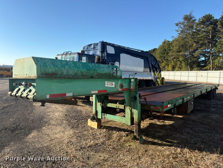 image for item YA5351 2006 Evaco Superline tilt deck equipment trailer