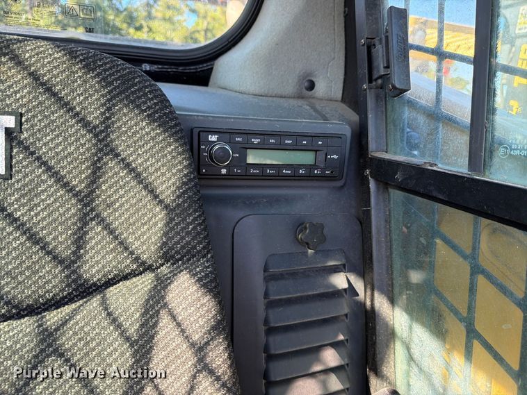 image for item YA5531 2019 Caterpillar 289D tracked skid steer loader